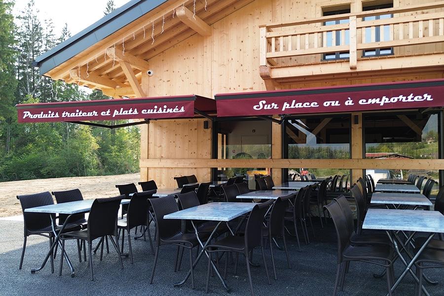Magasin de produits régionaux et restauration rapide à Samoëns